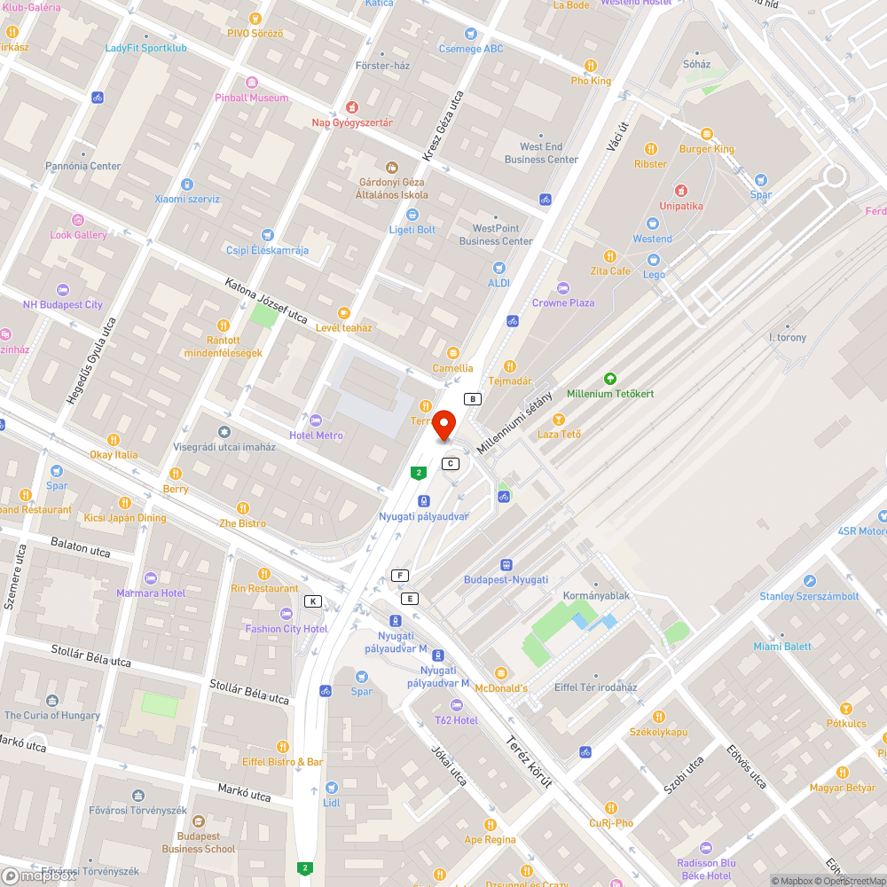 Földre dőlt, kerékpársávot védő oszlop bejelentés helye