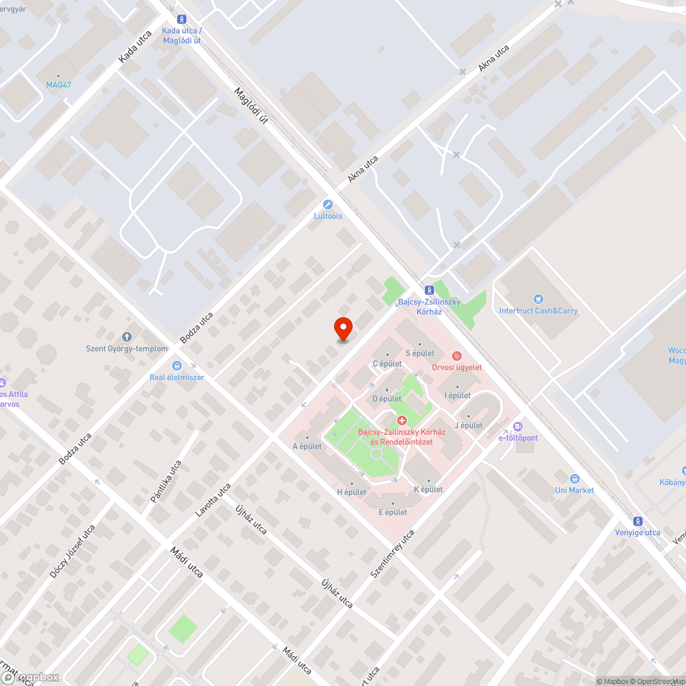 Egy összetört beton virágtartó bejelentés helye