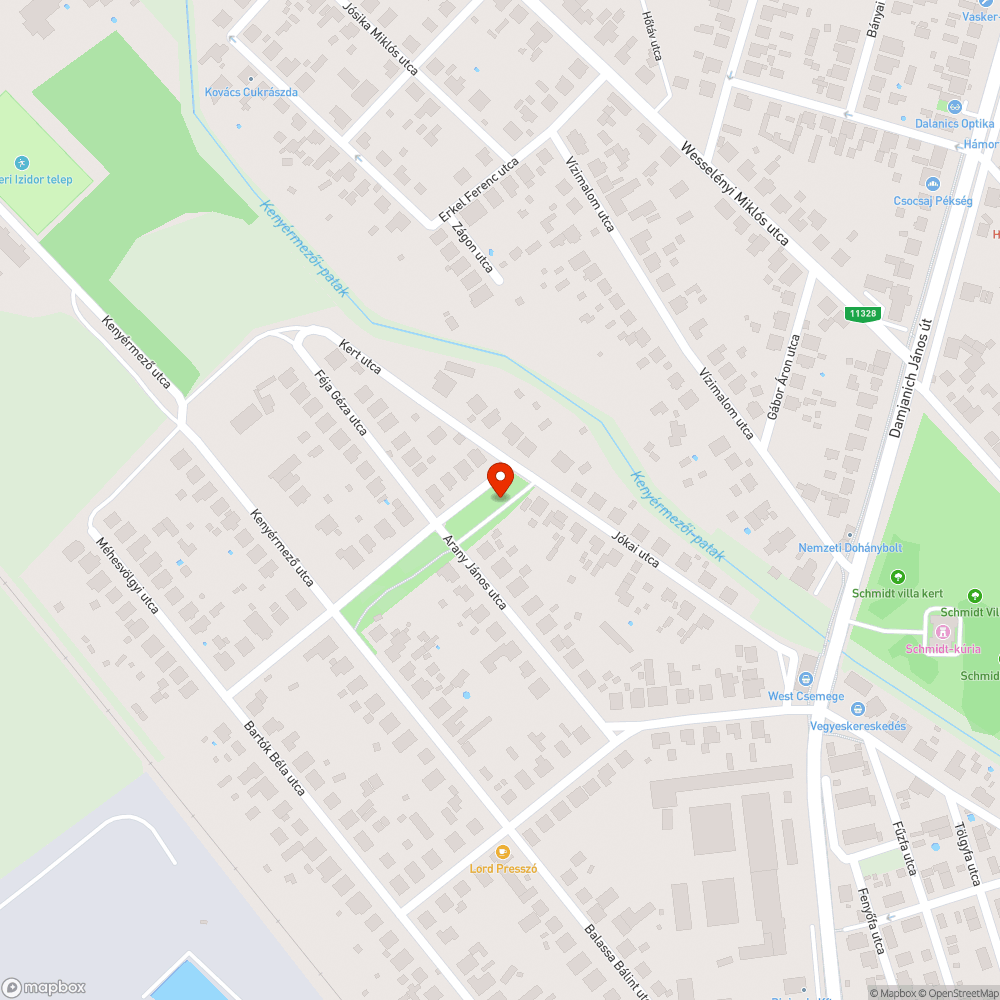 Közeli lakos rendszeresen a zöldfelület szélén tárol gépjárműveket bejelentés helye