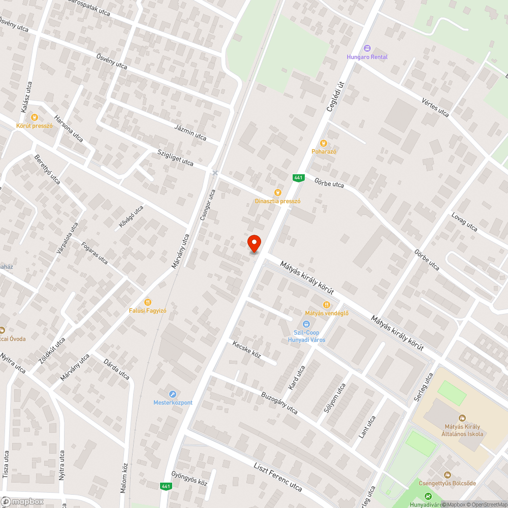 Járda melletti gödör, amelyben megáll a víz bejelentés helye