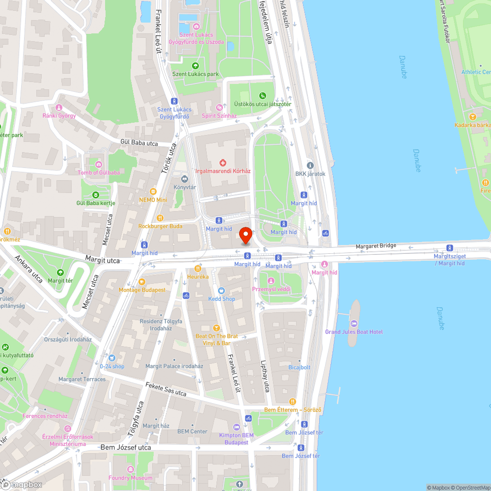 Kiszakadtak a járda védő oszlopok bejelentés helye