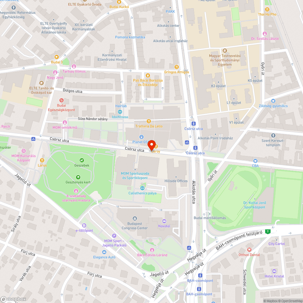 Hiányzó pollerek a MOM Sport előtt bejelentés helye