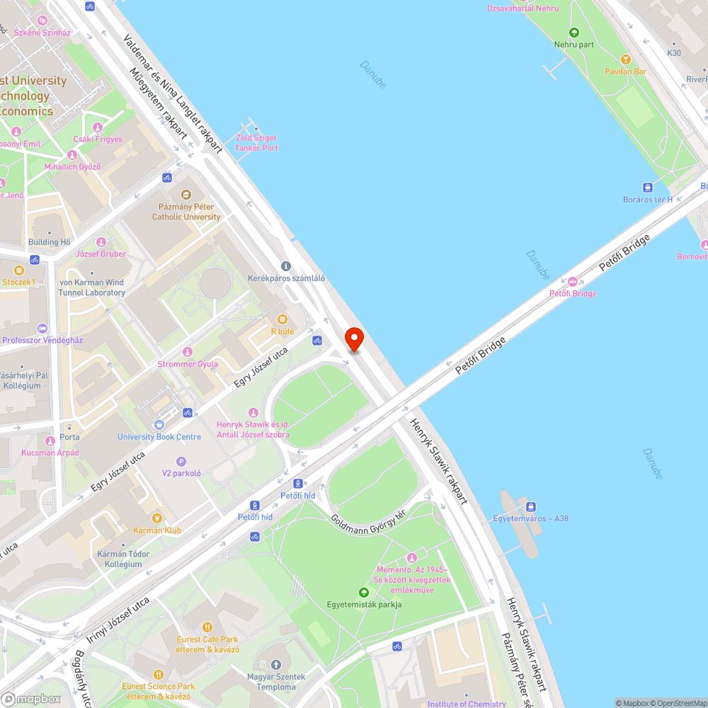 Törött autó a Goldmann téren bejelentés helye