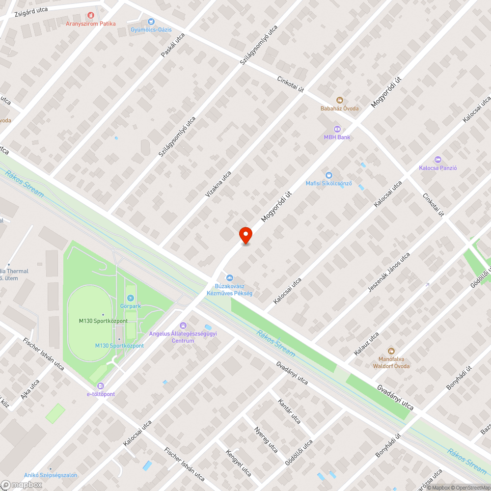 Sok cigicsikk a megállóban bejelentés helye