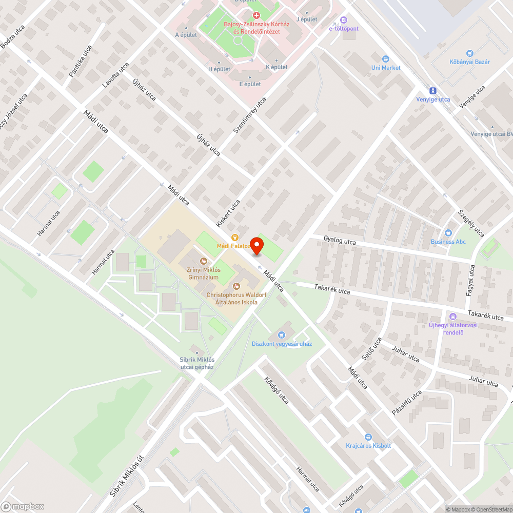 Kettő darab nagyon megkopott pad bejelentés helye