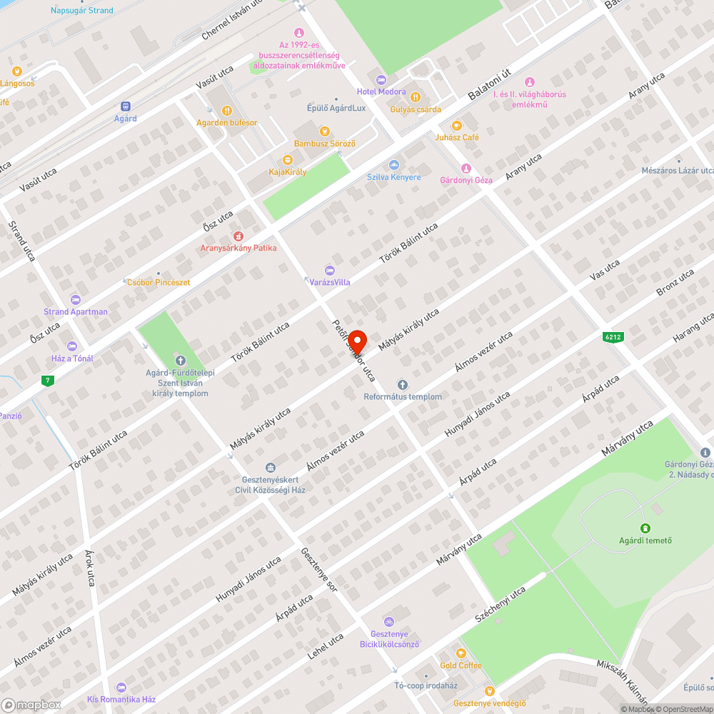 Kátyú a Petőfi utca és Mátyás király utca sarkán bejelentés helye