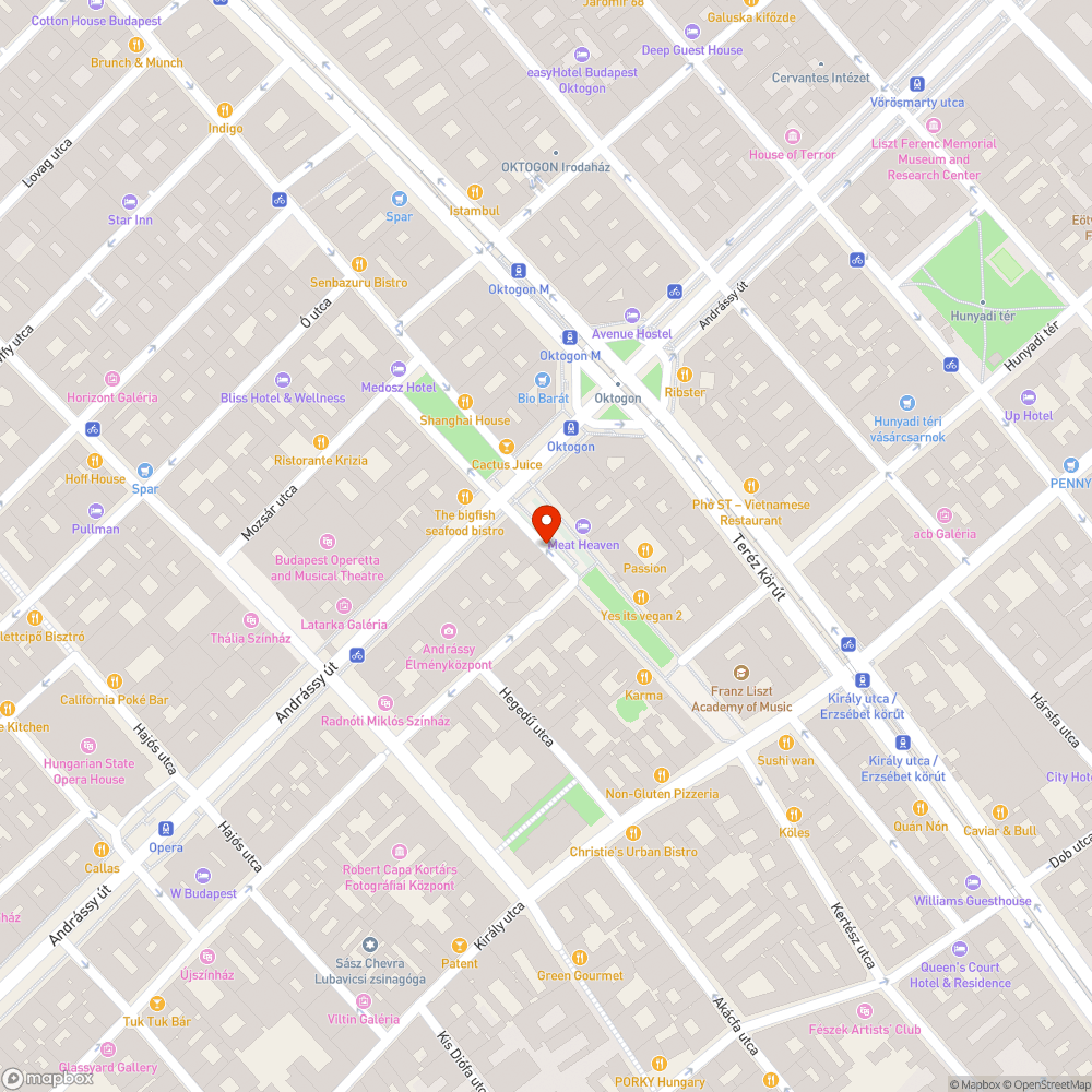 Rakodási területen folyamatosan leparkolt autók vannak bejelentés helye