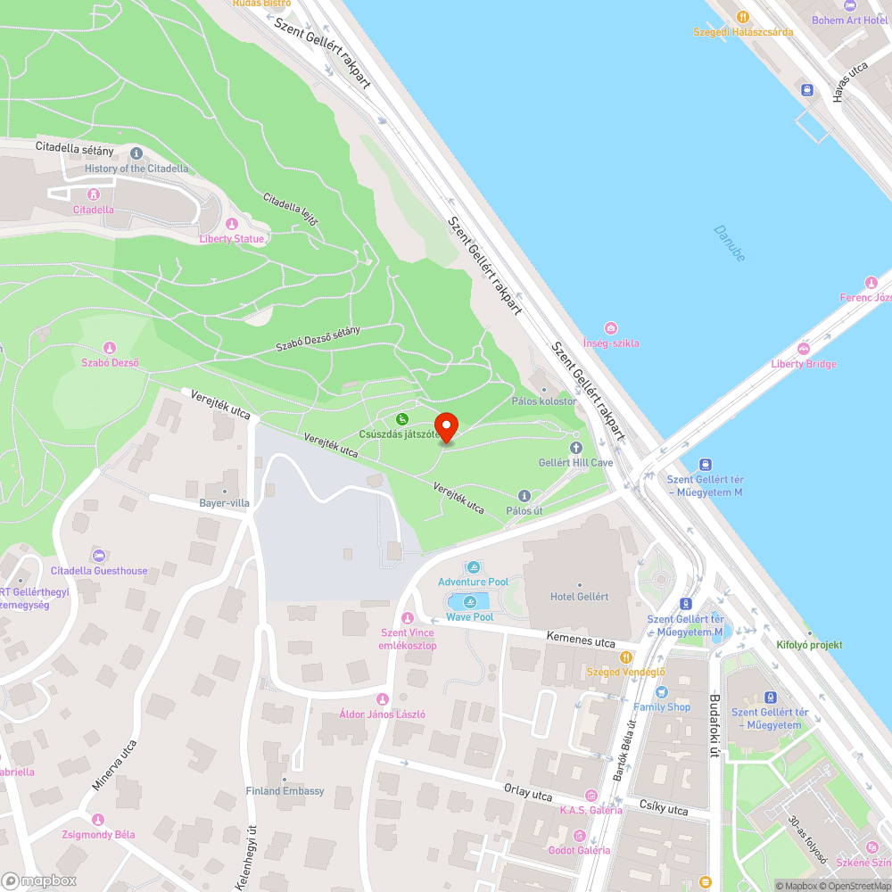 Vandálok által megrongált mosdó a játszótéren bejelentés helye