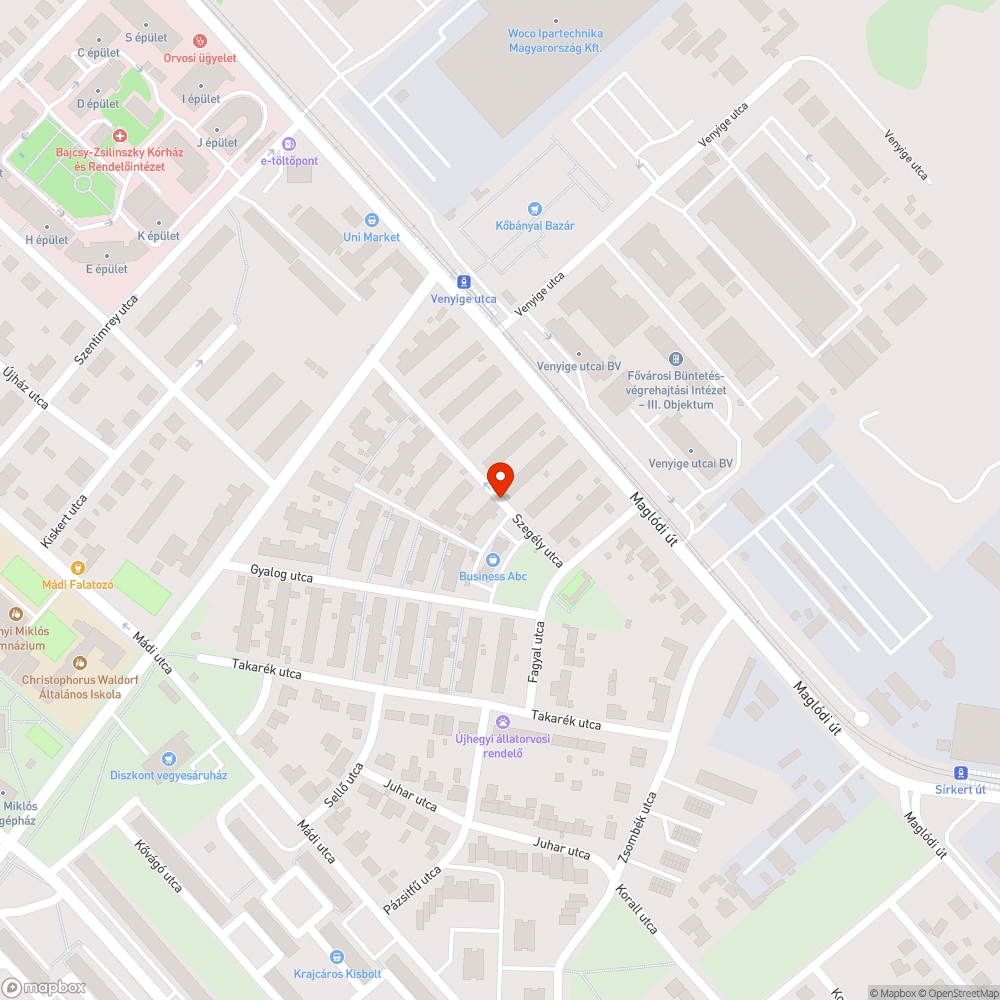 Egy évek óta itt álló rendszám nélküli autó bejelentés helye