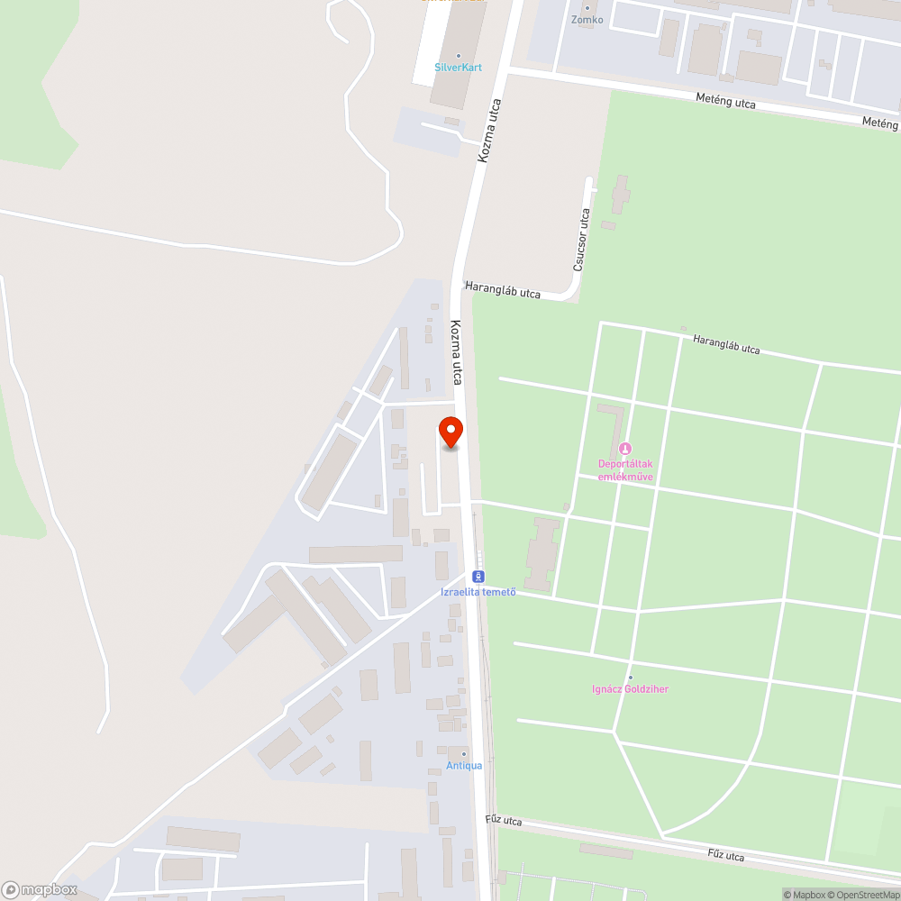 Egy megrongálódott aknafedél elkeritő kerítés bejelentés helye