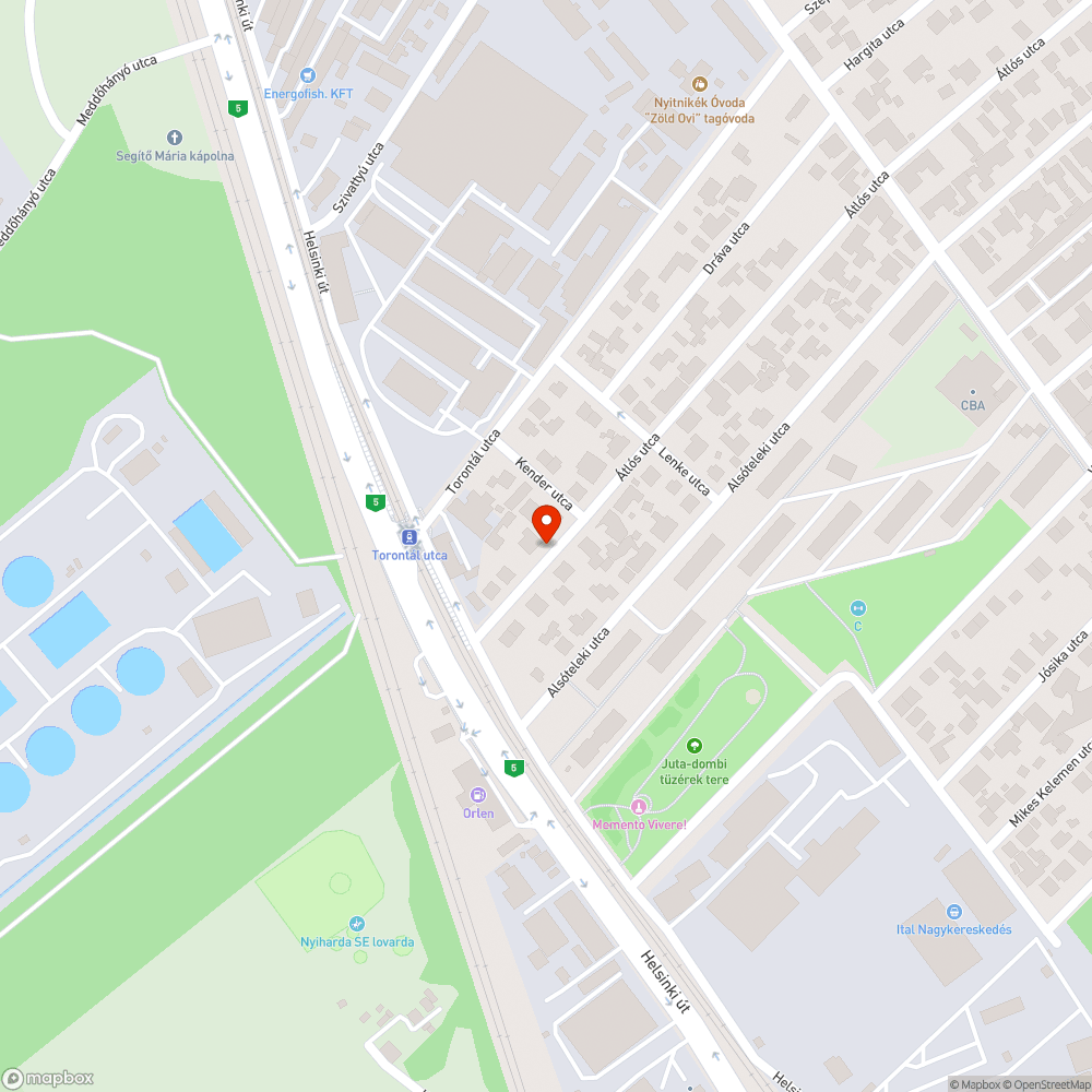 Több zsák zöldhulladék és belógó ágak bejelentés helye