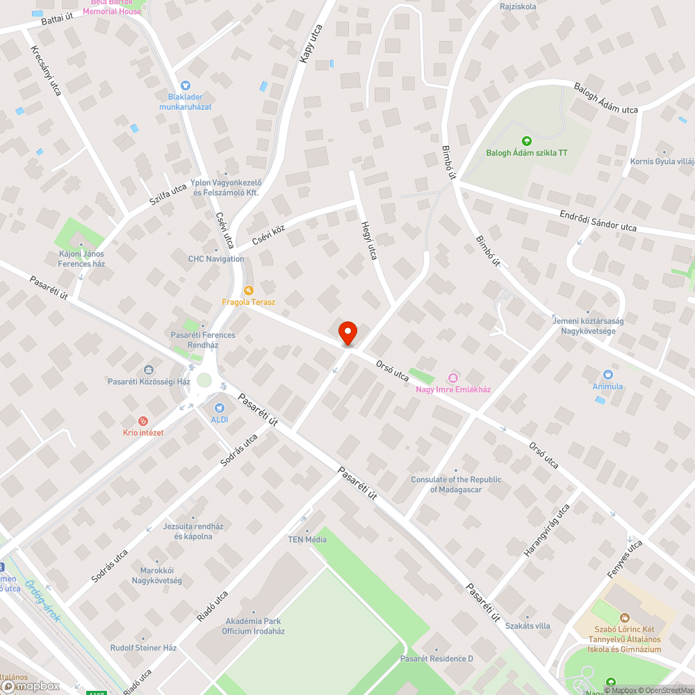 Egyirányú utca tábla megrongálódott bejelentés helye