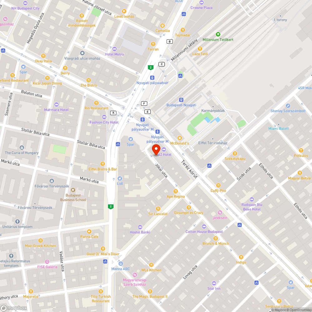 Jókai utca mélygarázs lejáratánál folyamatos szeméthalom bejelentés helye