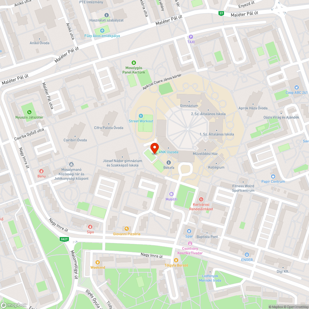 Nevelési Központ melletti füves területen parkolnak bejelentés helye