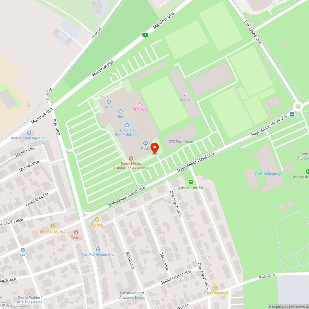 Roncsautó a parkolóban hetek ota bejelentés helye