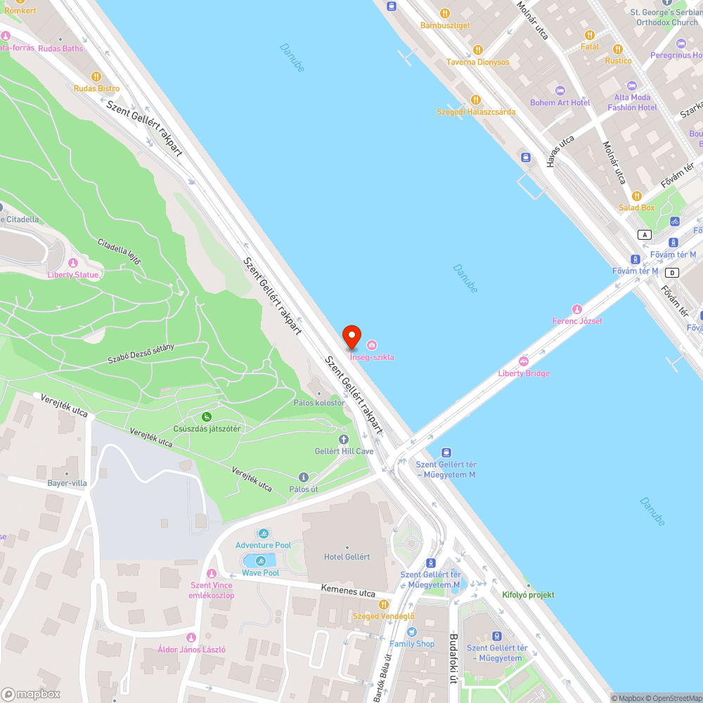 Fa körül kiálló vaskeret bejelentés helye