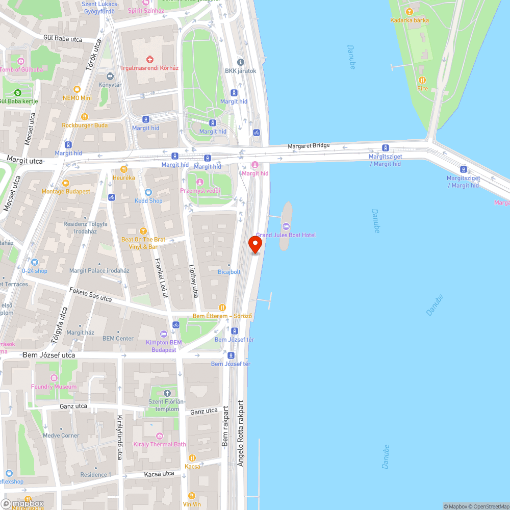 Kiálló csatornafedél, kátyú bejelentés helye