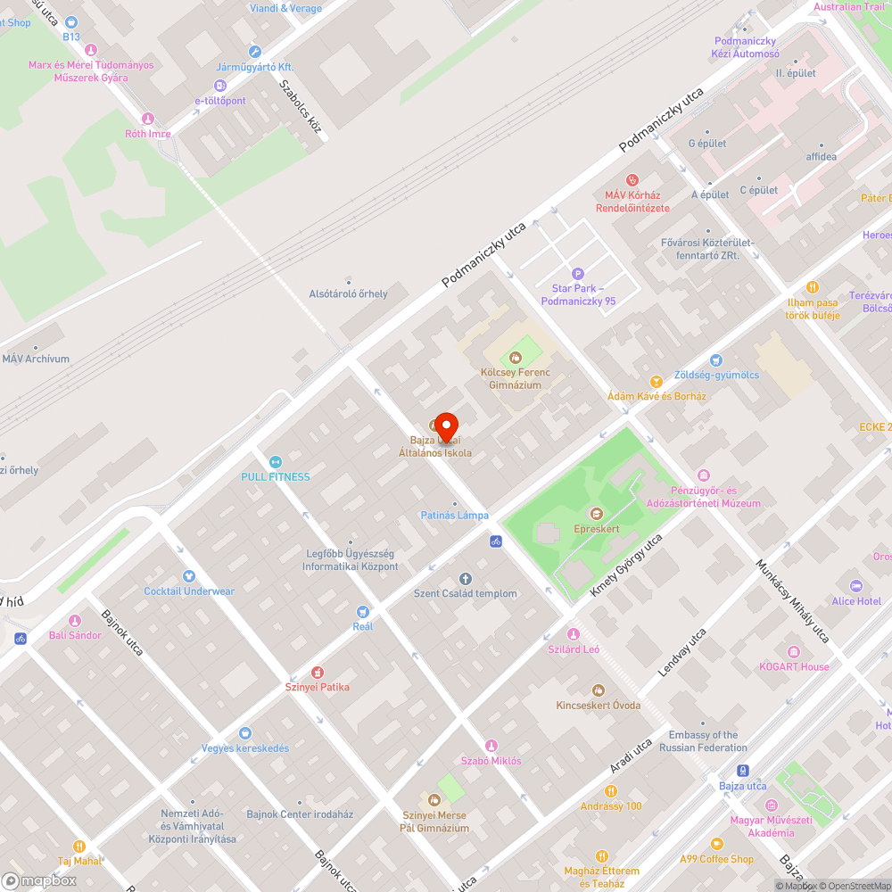 Elhagyott moped az iskola kerékpár és roller tárolójában bejelentés helye