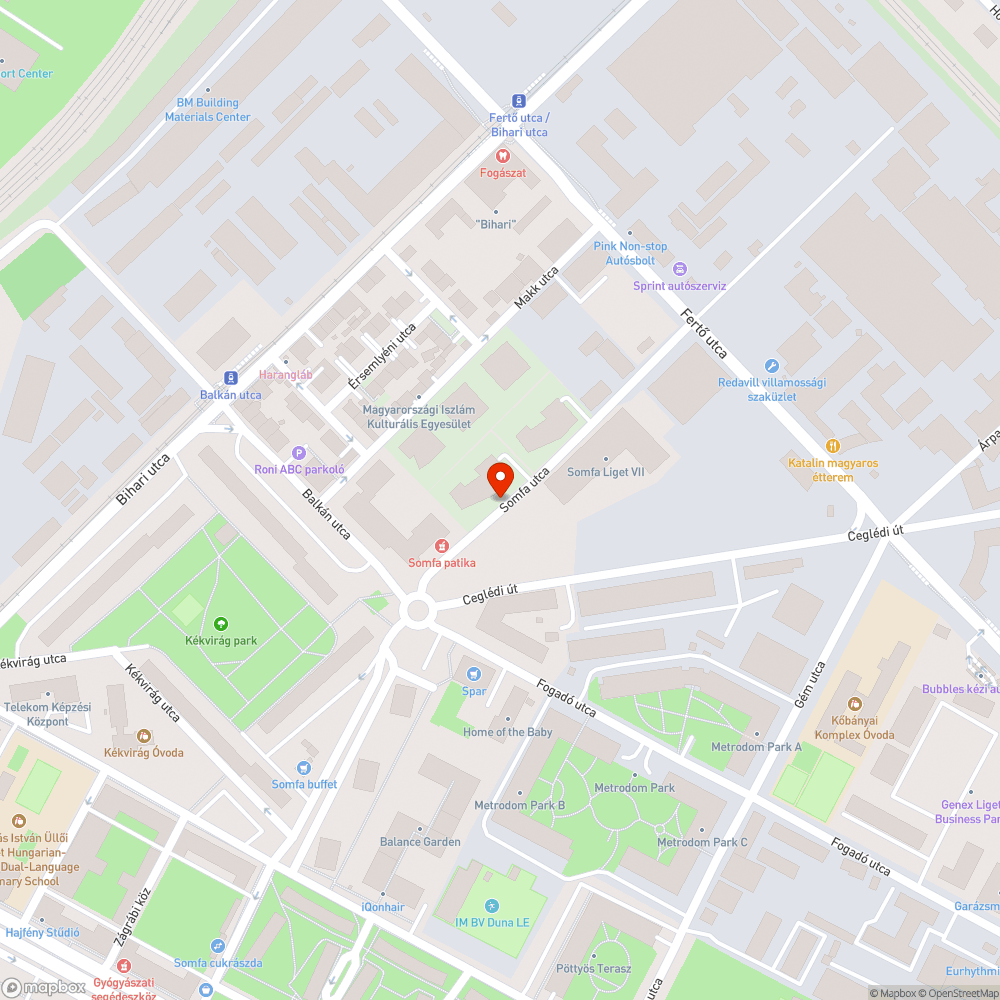 Több hónapja elhagyott autó parkolóhelyet foglal bejelentés helye