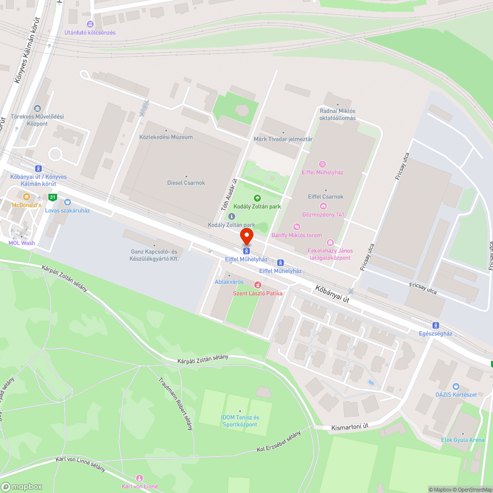 Egy nagyon megkopott pad és betört üveg a villamosváróban bejelentés helye