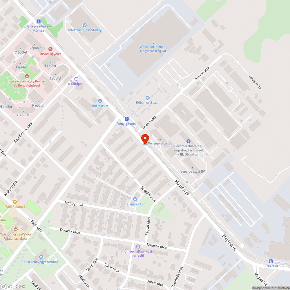 Folyamatosan a járdán parkolnak bejelentés helye