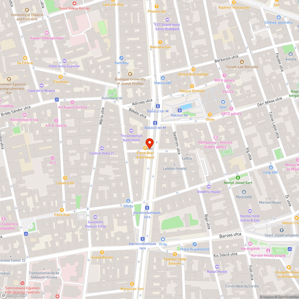 Várakozó autók a kerékpársában bejelentés helye