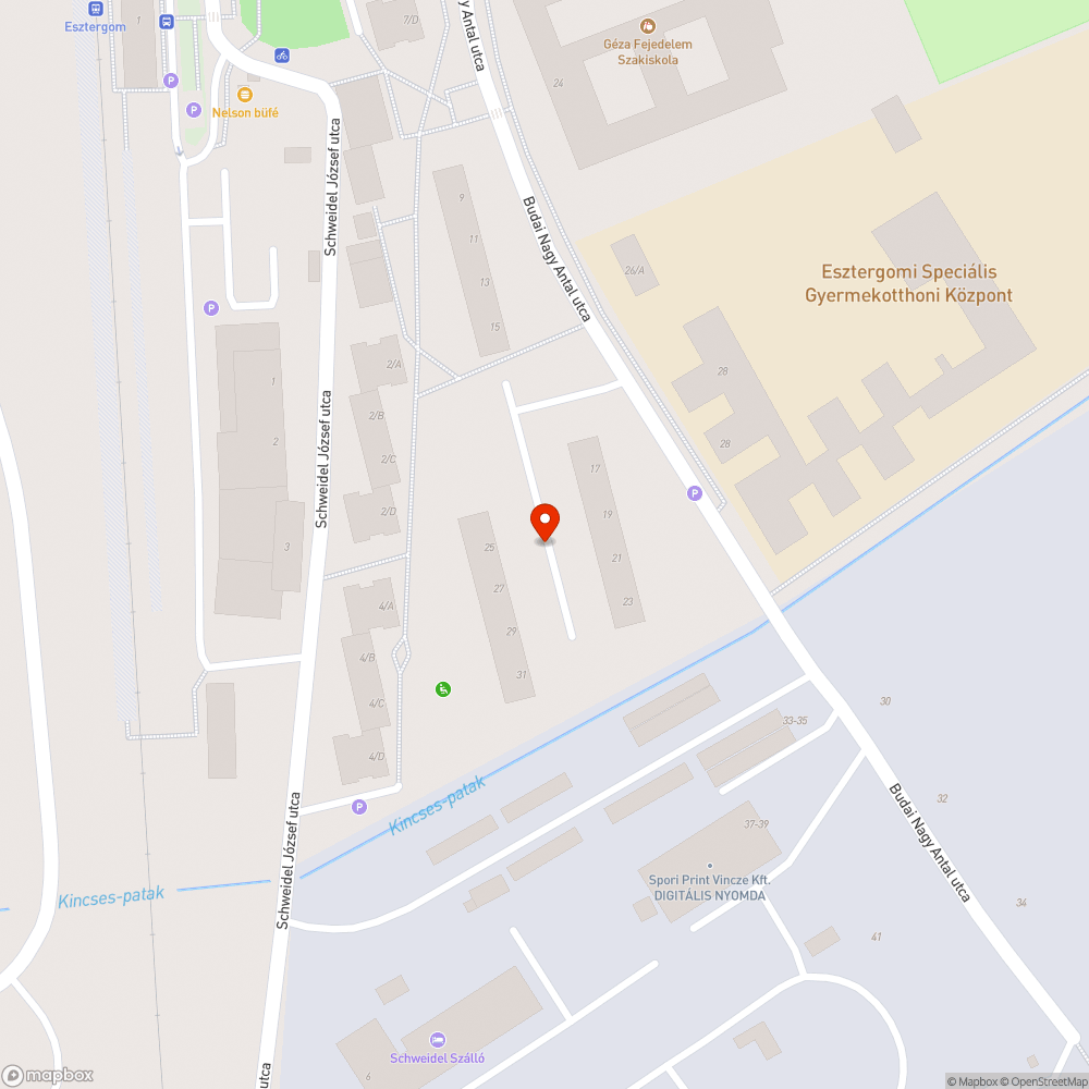 Épület bejárata előtti parkolás. bejelentés helye