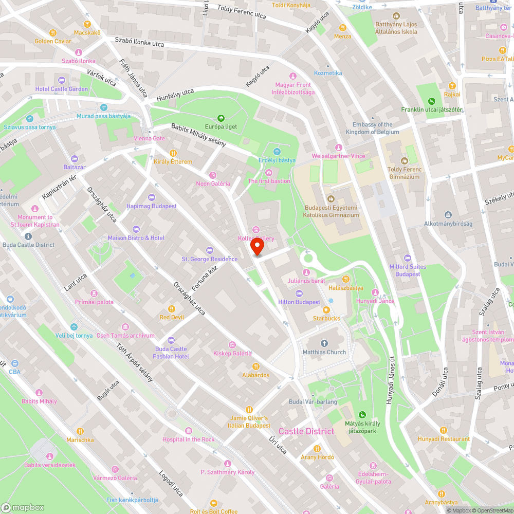 Összematricázott tábla a várban bejelentés helye