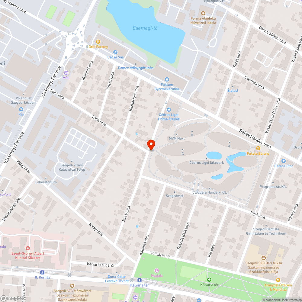 Csapdás egyirányú utca, nehezen észrevehető tábla bejelentés helye