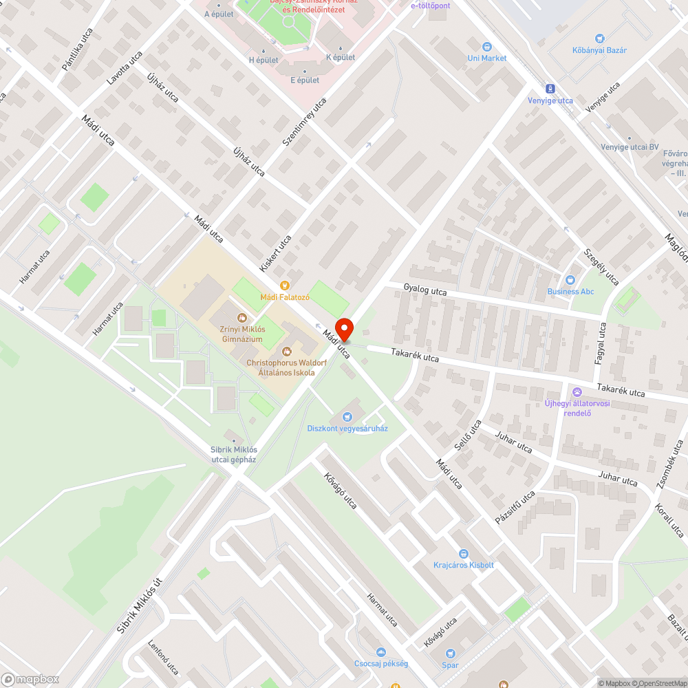 Egy nagyon megkopott balesetveszélyes aknafedél bejelentés helye