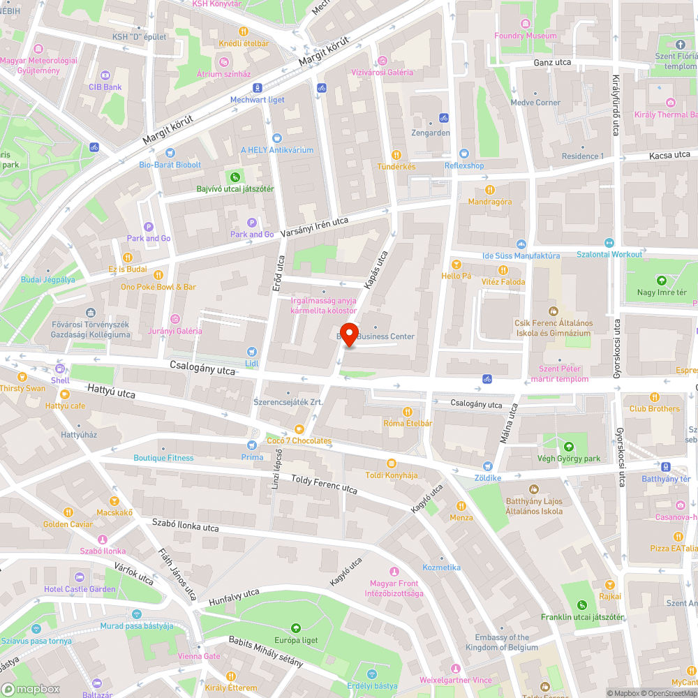 Tábla a járda közepén bejelentés helye