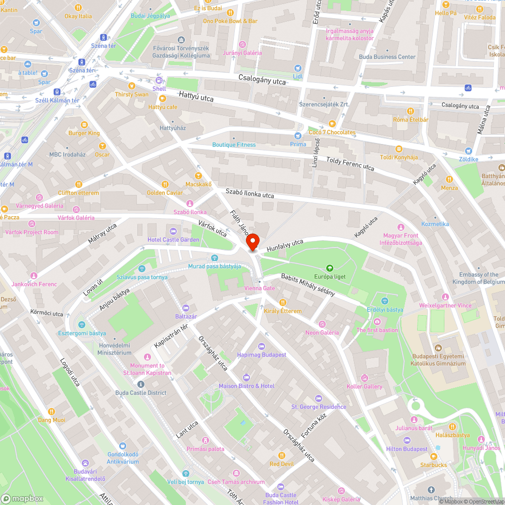 Felül kopott, alul összematricázott tábla bejelentés helye