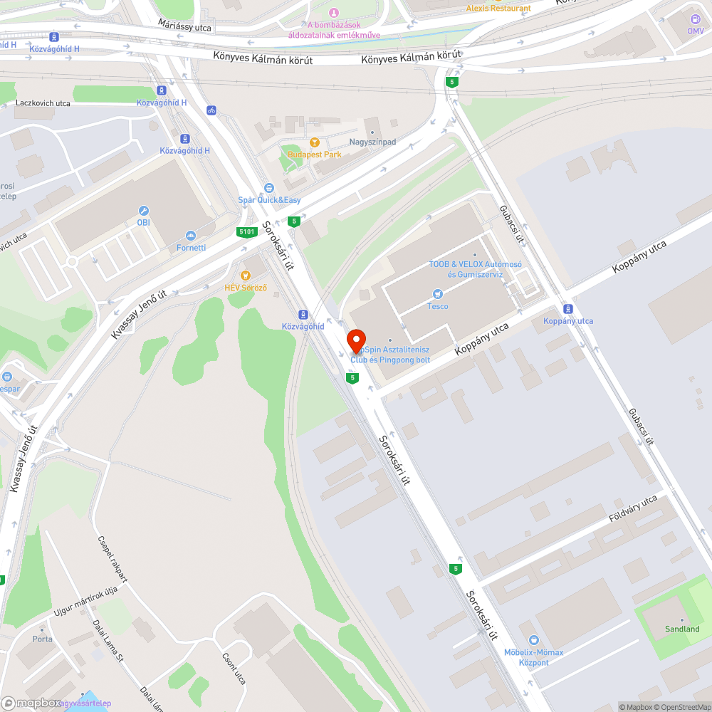 Aszfalt síkjából kiemelkedő víznyelő bejelentés helye