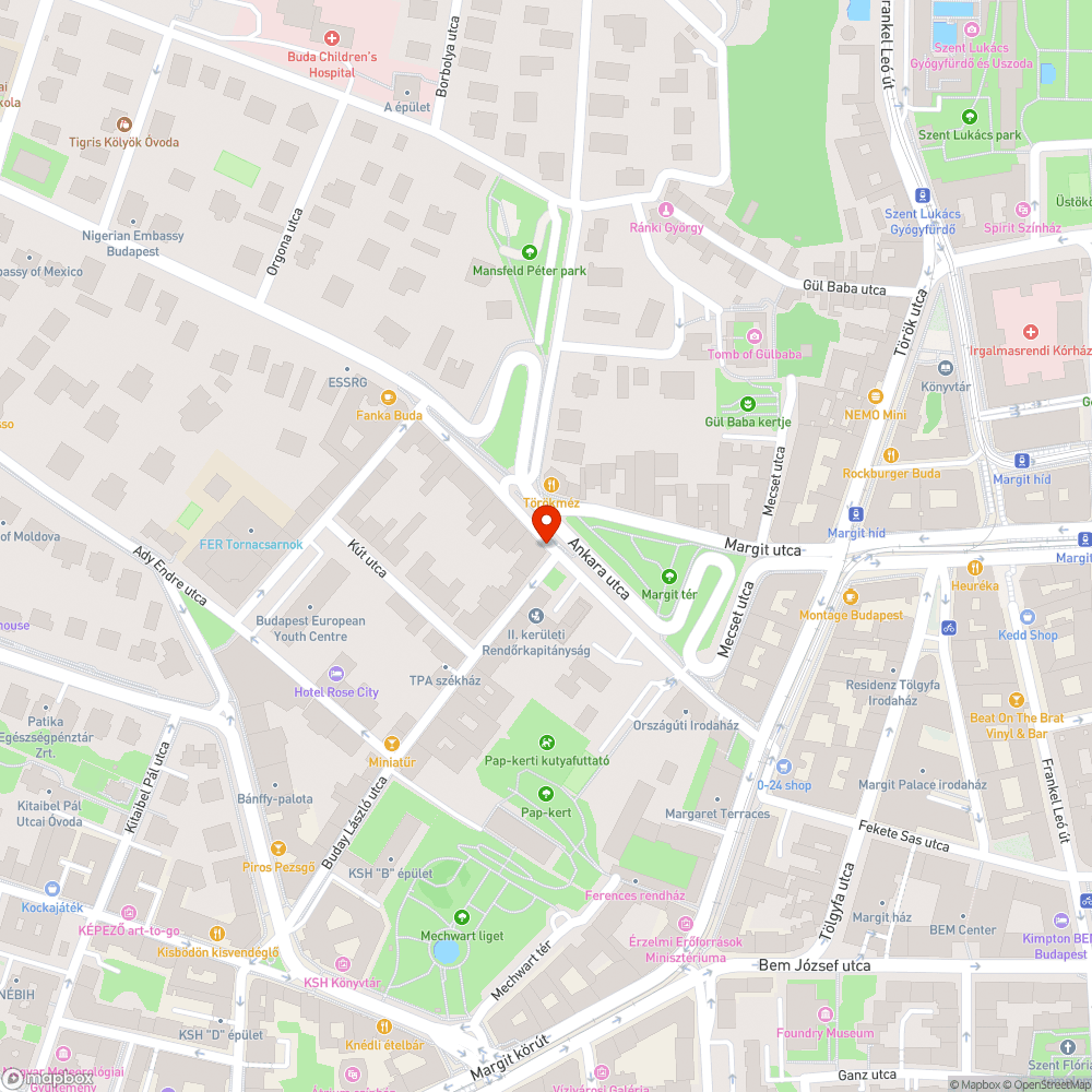 Járdát védő virágládákat eltolták bejelentés helye