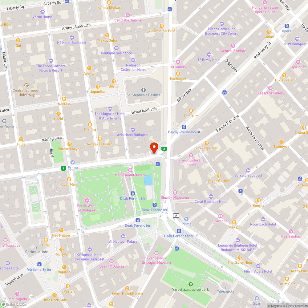 Összetört kőpoller az Erzsébet térnél. bejelentés helye