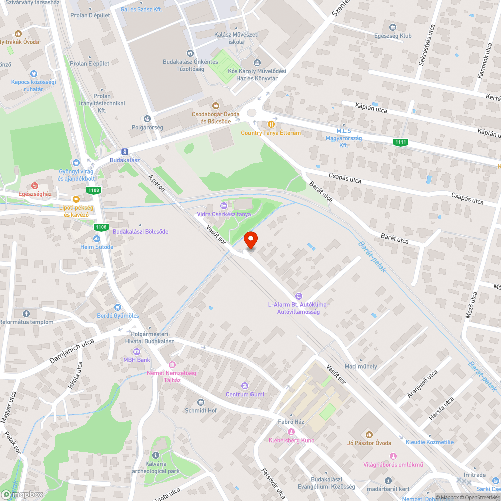 Hiányzó rámpa a Vasút sor elején bejelentés helye