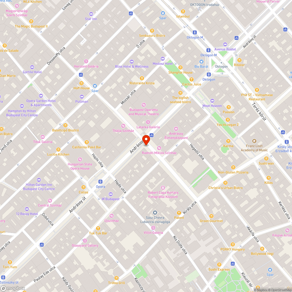 Széthordott macskakövek a Nagymező utca-Andrássy út kereszteződésénél. bejelentés helye