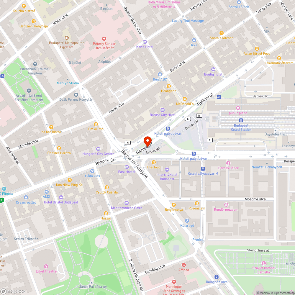 Megrongált növénysziget szegélyek a Keletinél. bejelentés helye