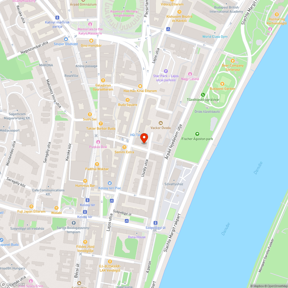 Elhagyott autó áll a köztéri parkolóban bejelentés helye