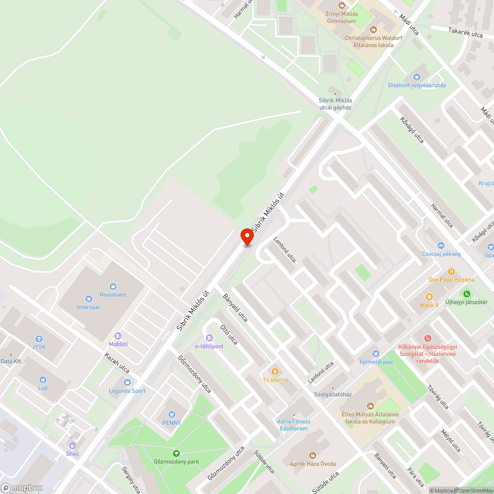 Nagy darab betontömb járda mellett a fűben bejelentés helye