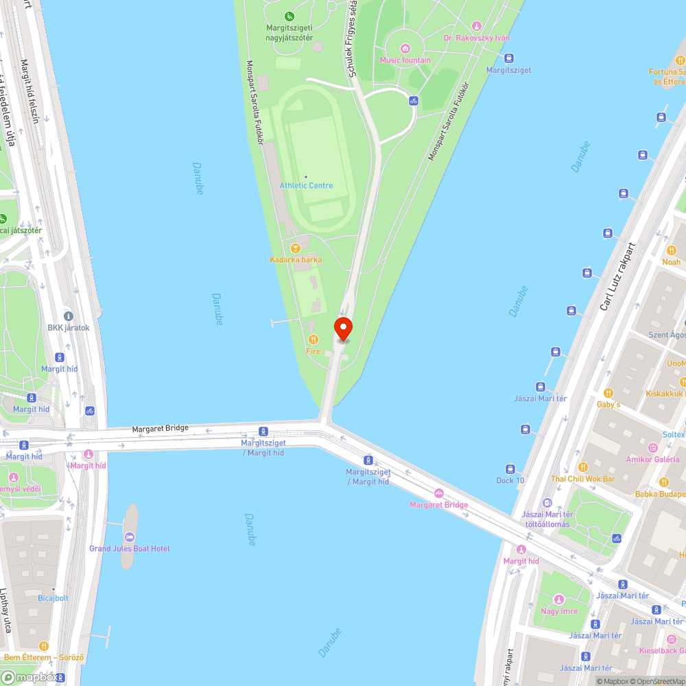 A híd lehajtójának aljában hulladék, matrac bejelentés helye