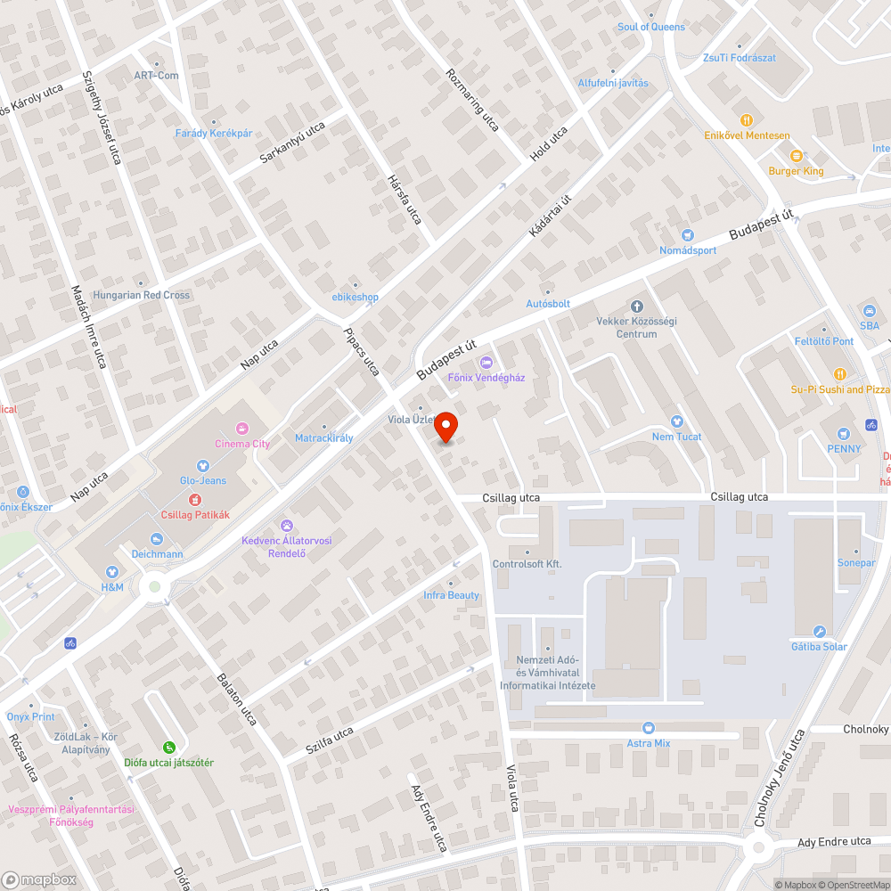 Várakozni tilos tábla alatti folyamatos parkolás bejelentés helye