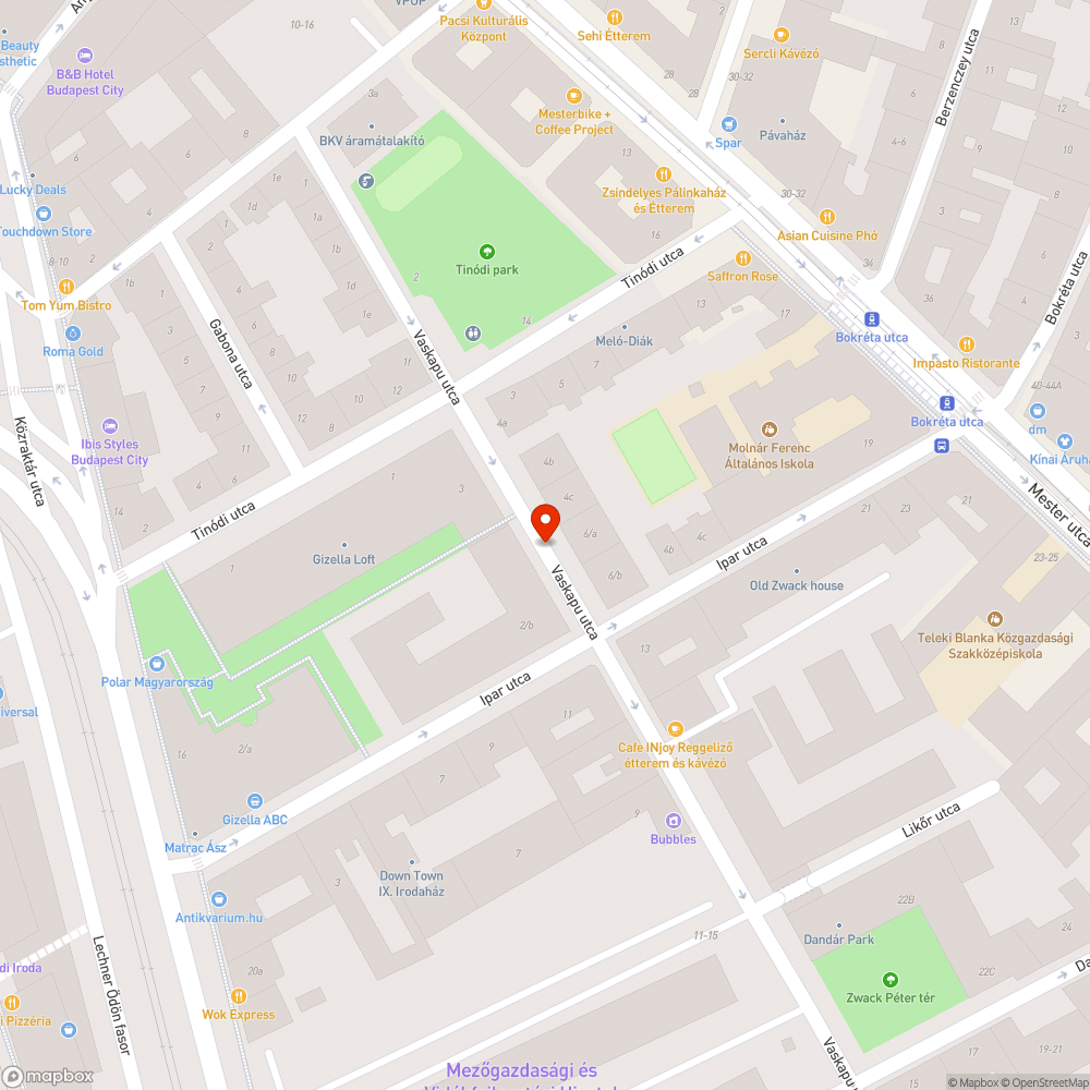 Besüllyedt járda a ház falánál bejelentés helye