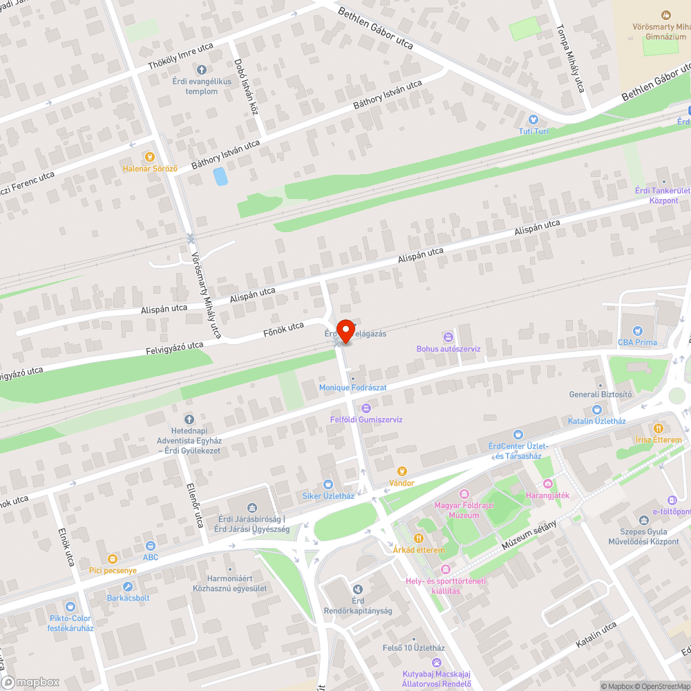 Megrongált és megrongálódott táblák az Esküdt utcai vasúti átjáróban bejelentés helye