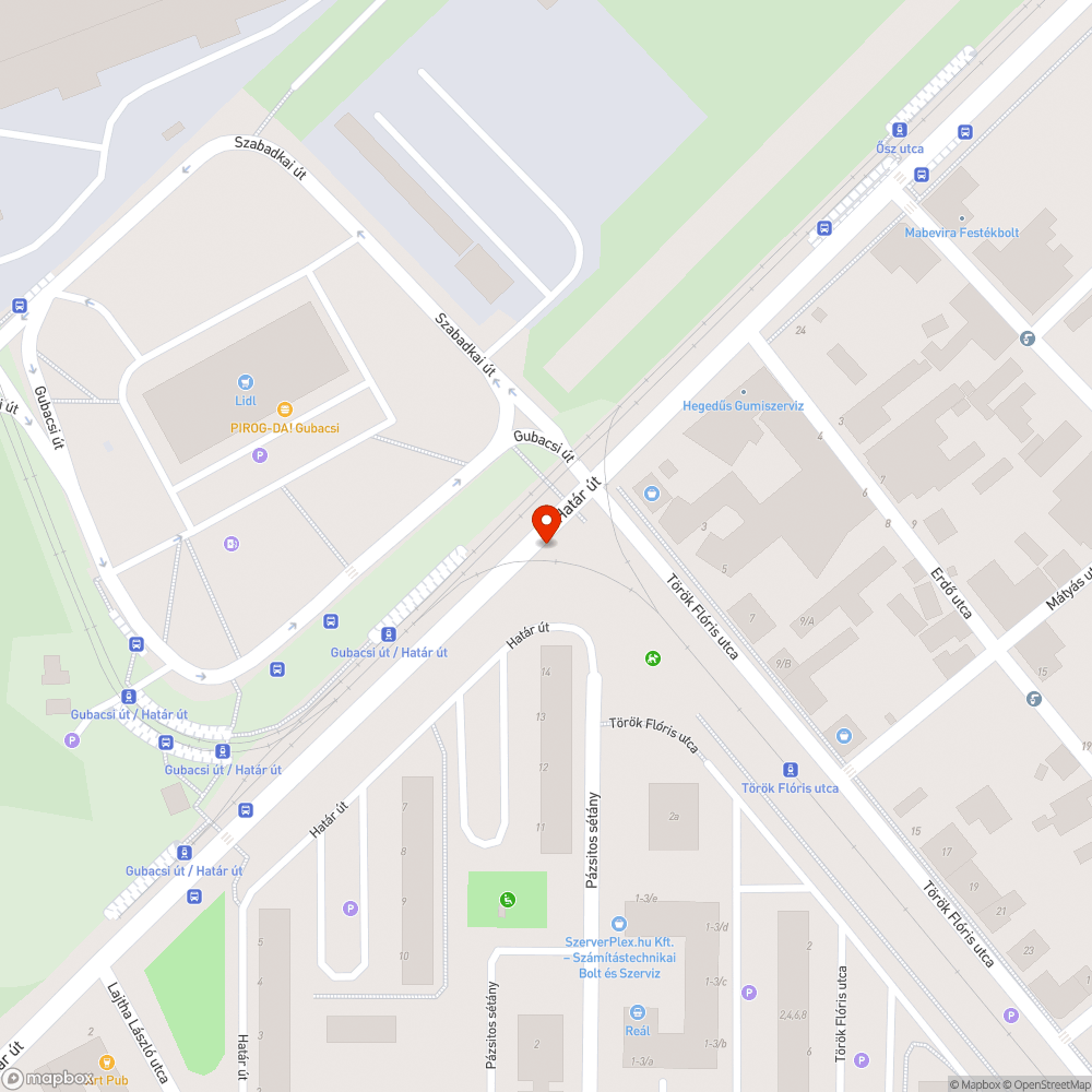 Kábel a felszínen, és jelzőlámpánál hiányzó aszfalt bejelentés helye