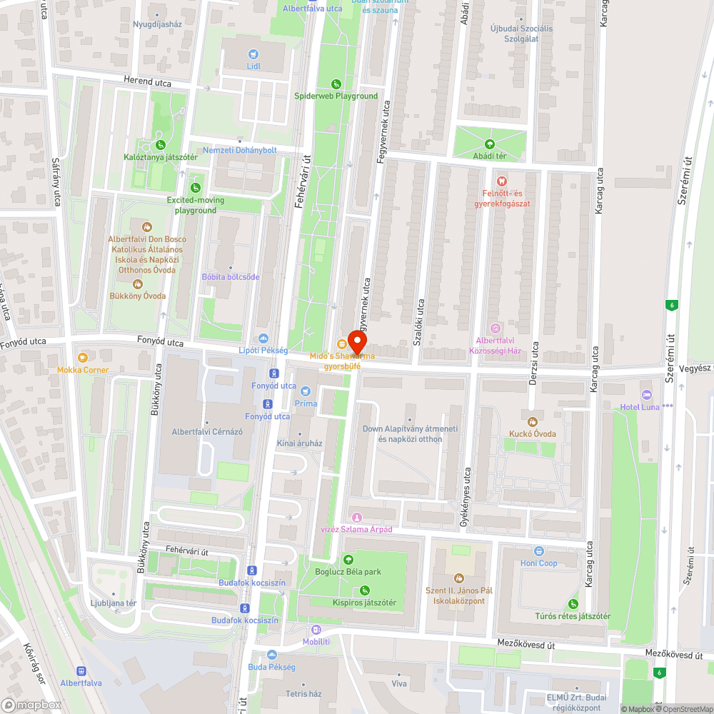 Hirdetőtáblán uszító felirat bejelentés helye