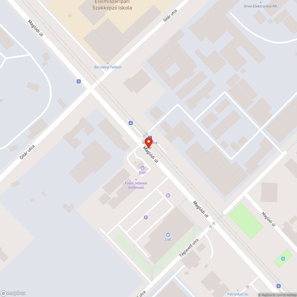 Egy megkopott zebra egy nagyon forgalmas részen bejelentés helye