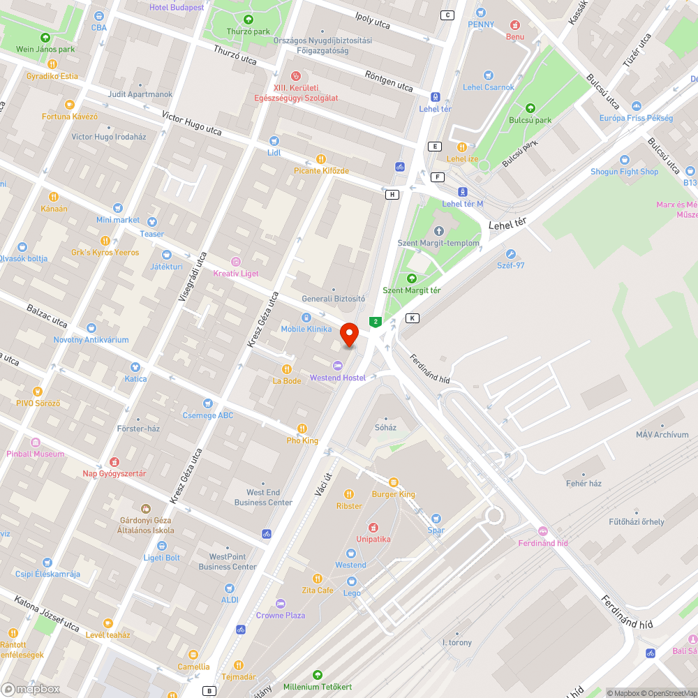 Lyuk a fedlap szélén, csótányok alatta bejelentés helye