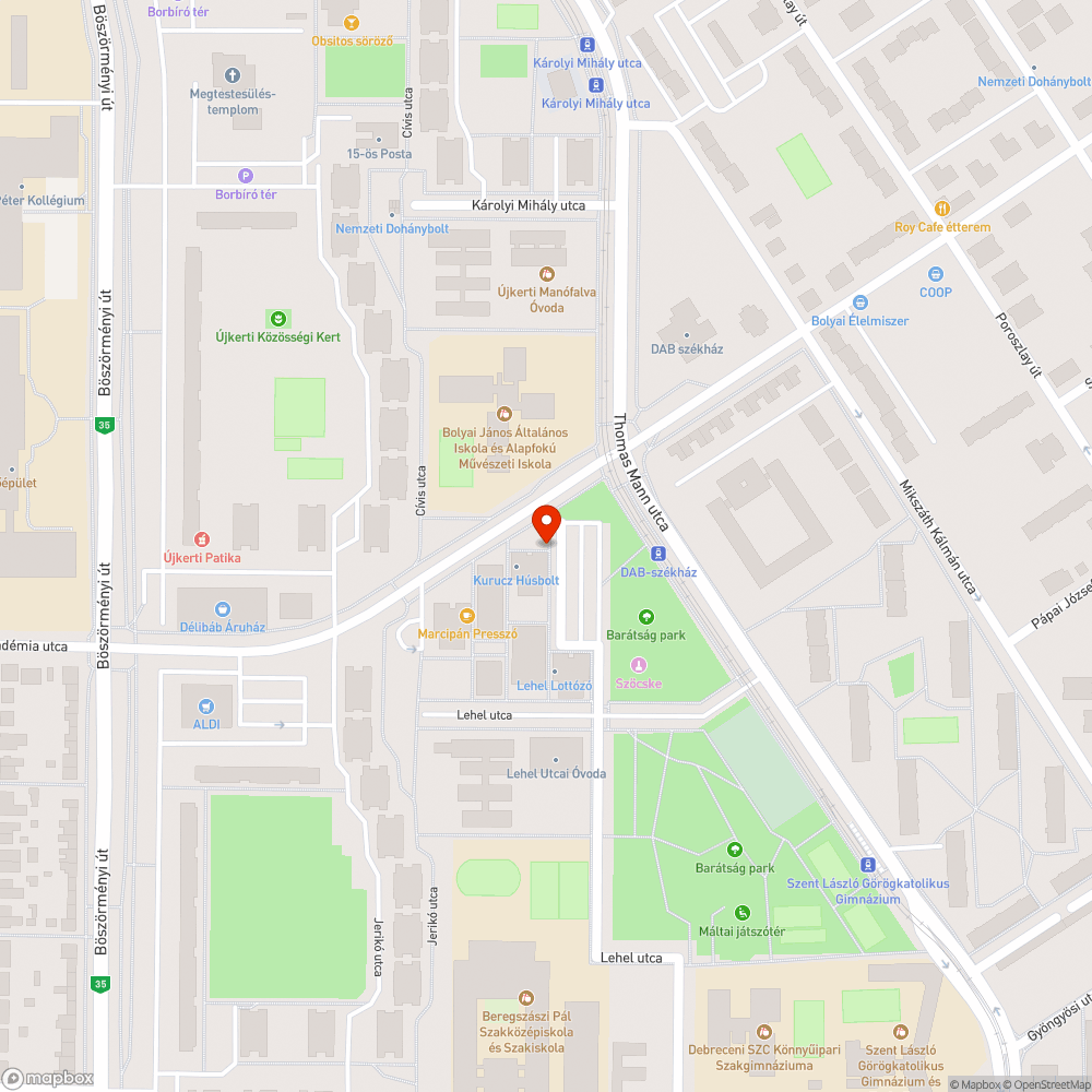 Viharban megsérült fa ága részben megtörve bejelentés helye