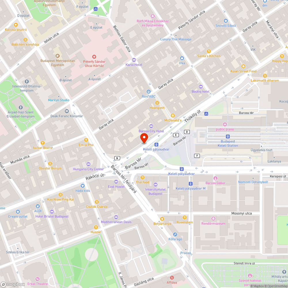 Széttört betonfelület Keleti megállóban bejelentés helye